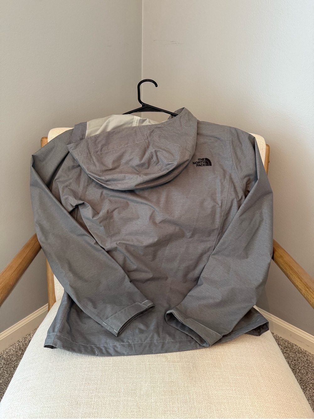 The North Face Women's Gray Rain Jacket - Picture 6 of 6